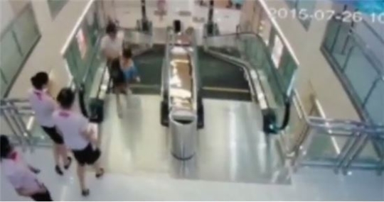 중국 에스컬레이터 사고가 나기 직전 모습. /사진=유튜브 화면 캡처