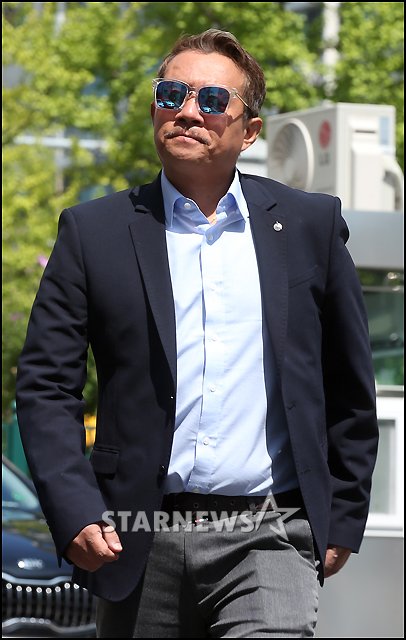 17일 오전 수원지방법원 가정별관에서 열린 이혼 소송 조정기일에 참석한 김성수 / 수원(경기)=임성균 기자