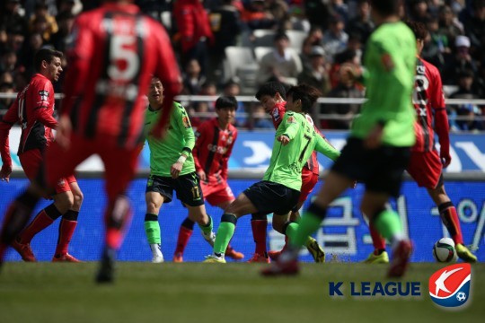 12일 맞붙는 전북(녹색)과 FC서울(붉은색). /사진=한국프로축구연맹 제공