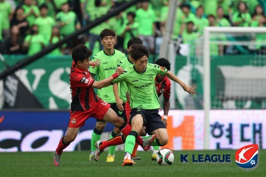 이재성(가운데). /사진=한국프로축구연맹 제공