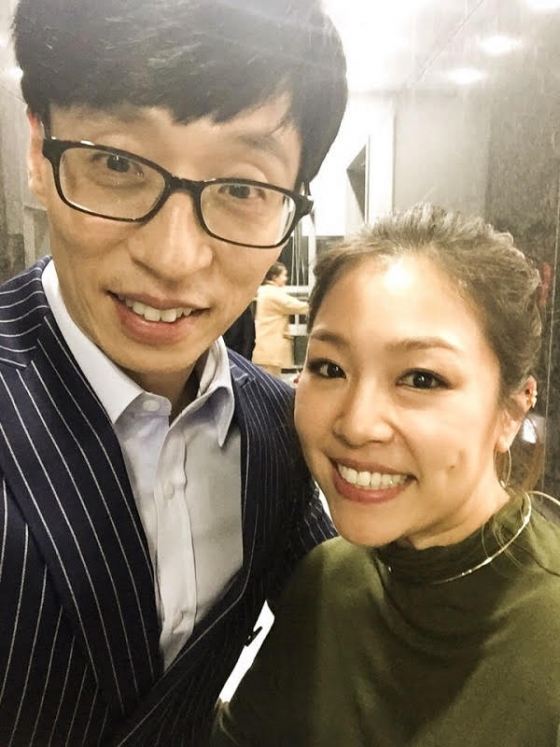 박정현(오른쪽)과 유재석 