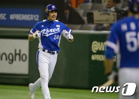 0-3으로 뒤진 9회초 대타로 나서 공격의 포문을 연 오재원. /사진=뉴스1<br /><br />
<br /><br />
