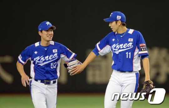 김재호(왼쪽). /사진=뉴스1<br /><br />
<br /><br />
