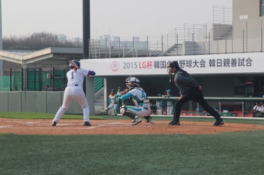 한국 여자야구 국가대표팀이 지난 21일 이천 LG챔피언스파크서 열린 \'LG배 한국여자야구대회 한일친선경기\'에서 일본 프로팀 토호쿠 레이아에 아쉽게 패했다. 사진은 한국 곽대이의 타격 장면. /사진=한국여자야구연맹 제공