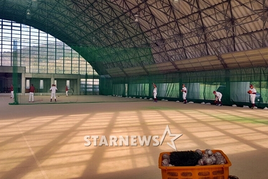 넥센 유망주 캠프가 한창인 가고시마 내 실내 연습장. /사진=김우종 기자