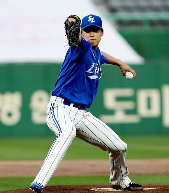연봉 4억원에 2016년 계약을 마친 차우찬. /사진=삼성 라이온즈 제공<br /><br />
<br /><br />
