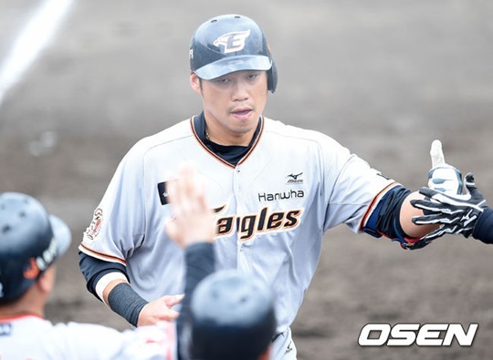 최진행(31, 한화 이글스)이 4경기 연속 홈런을 신고하며 팀 승리를 이끌었다. /사진=OSEN<br /><br />
<br /><br />
