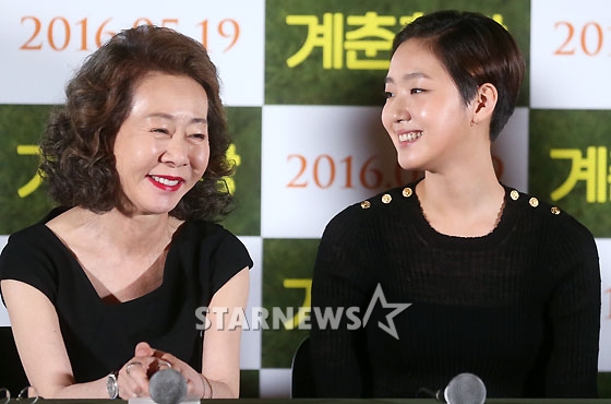 (왼쪽부터) 배우 윤여정, 김고은 /사진=홍봉진 기자