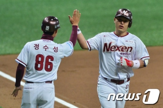 만루홈런을 터뜨린 박동원. /사진=뉴스1<br /><br />
<br /><br />
