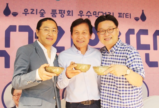 김한민 감독(왼쪽부터), 안성기, 서경덕 교수 / 사진제공=청년시대 