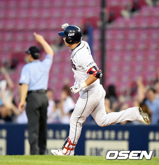 투런 홈런을 때려낸 두산 베어스 박건우(26)