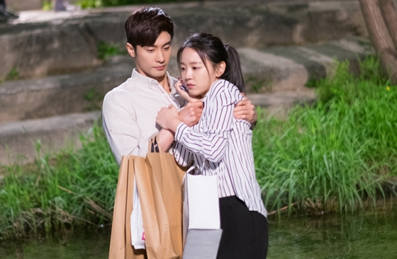 KBS 2TV 주말드라마 '아이가 다섯' 김상민 역 성훈(사진 왼쪽)과 이연태 역 신혜선/사진제공=스탤리온엔터테인먼트