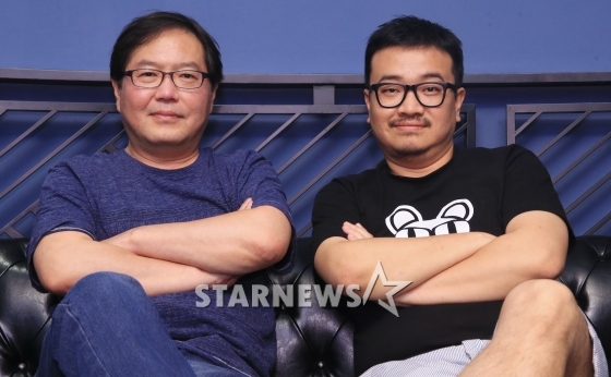 이성강 감독, 연상호 감독 /사진=이기범 기자
