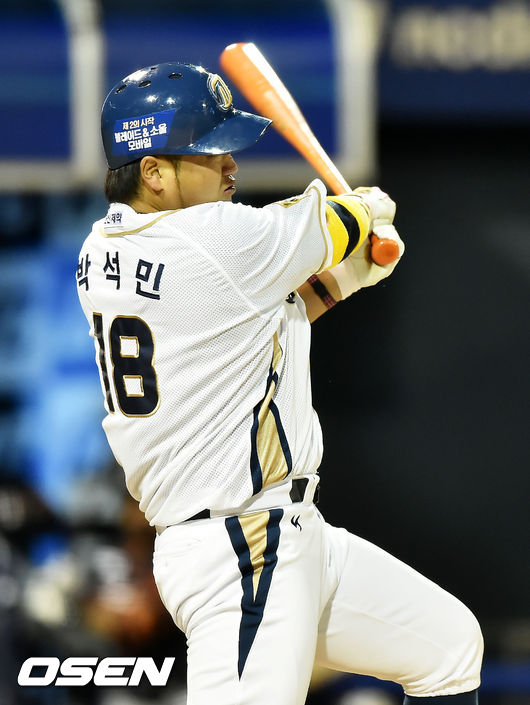 연타석 홈런을 치며 4타점을 올린 박석민.
