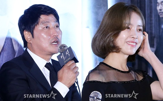 송강호 한지민 / 사진=이기범 기자