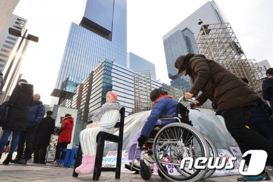 대법원이 삼성전자 백혈병 피해자에 대해 산업재해가 아니라고 최종 판결했다. /사진=뉴스1<br /><br />
<br /><br />
