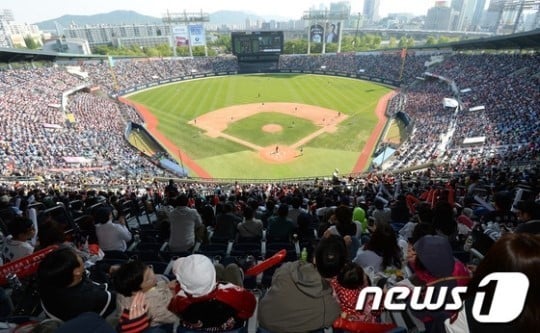 잠실구장. /사진=뉴스1<br /><br />
<br /><br />
