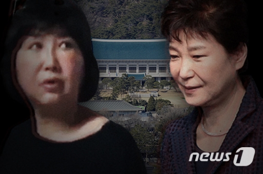 최순실(왼쪽)씨와 박근혜 대통령(오른쪽). /사진=뉴스1