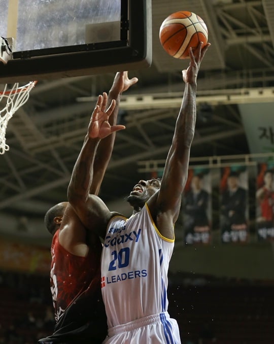 골밑을 지배하며 팀에 승리를 안긴 리카르도 라틀리프. /사진=KBL 제공