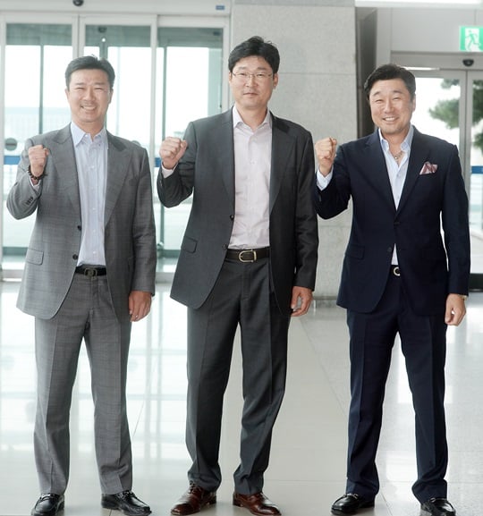 삼성 라이온즈 김한수 감독(중)와 김태한 수석코치(좌)-김상진 투수코치(우). /사진=삼성 라이온즈 제공<br /><br />
<br /><br />
