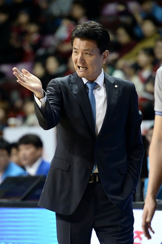원주 동부 김영만 감독. /사진=KBL 제공<br /><br />
<br /><br />
