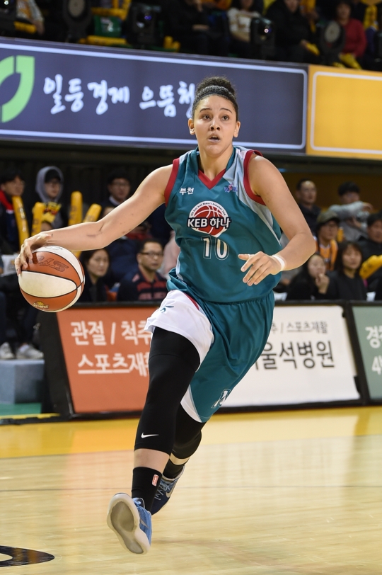 나탈리 어천와. /사진=WKBL 제공<br /><br />
<br /><br />
