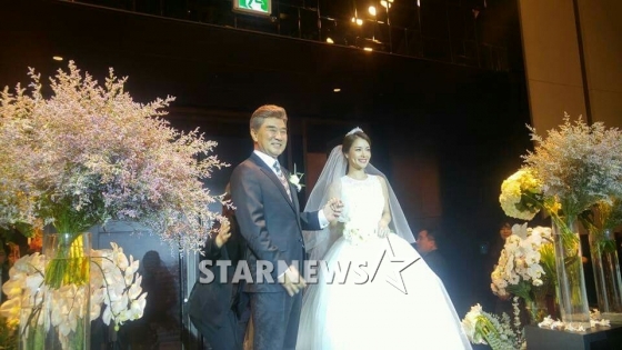 이덕화(왼쪽)와 이지현 