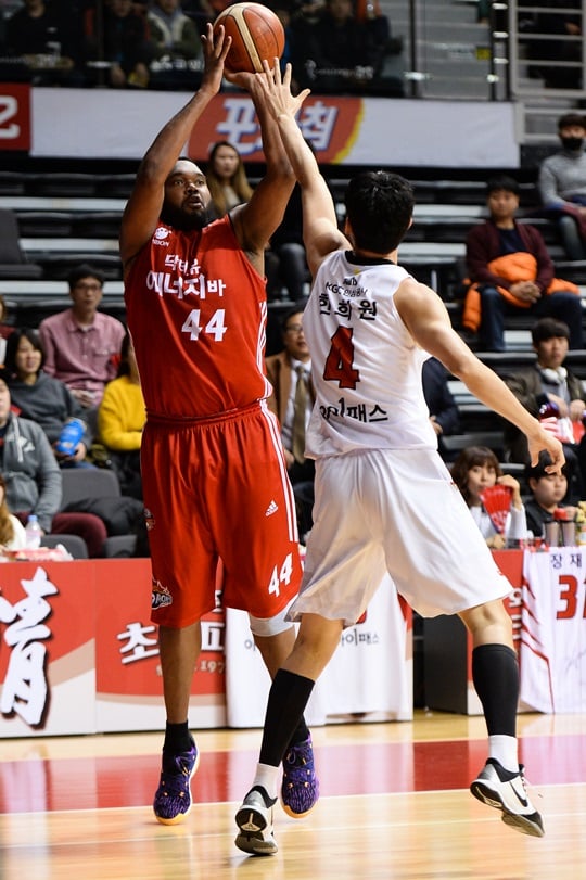 고별전에서 좋은 활약을 펼친 제스퍼 존슨. /사진=KBL 제공<br /><br />
<br /><br />
