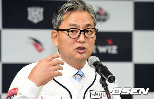 김진욱 감독.<br /><br />
<br /><br />
