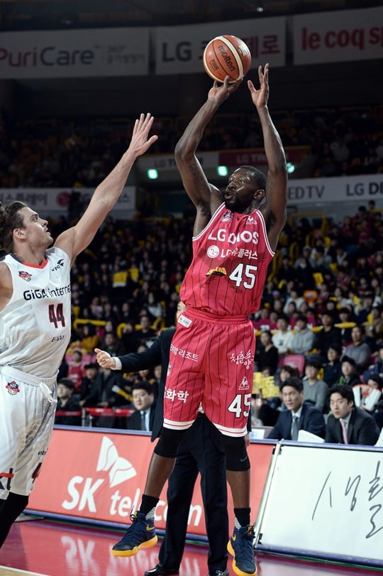 외곽에서 폭발하며 팀에 승리를 안긴 마리오 리틀. /사진=KBL 제공