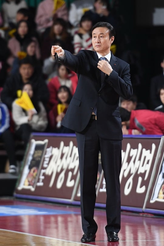 창원 LG 김진 감독. /사진=KBL 제공<br /><br />
<br /><br />
