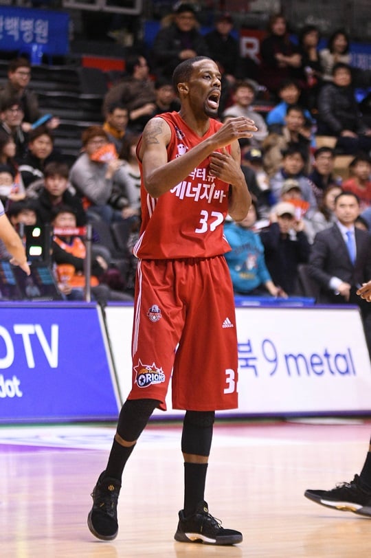 KBL로부터 200만원의 제재금을 부과 받은 애런 헤인즈. /사진=KBL 제공<br /><br />
<br /><br />
