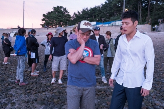 김태윤 감독과 강하늘/'재심' 현장스틸