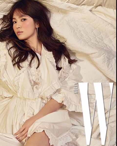 유아인 송혜교 /' 사진=W코리아 인스타그램