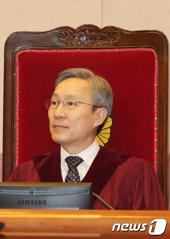 강일원 재판관
