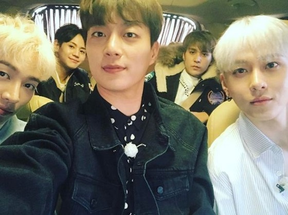 하이라이트 결성을 발표한 24일 윤두준이 자신의 SNS에 올린 멤버들 모습 