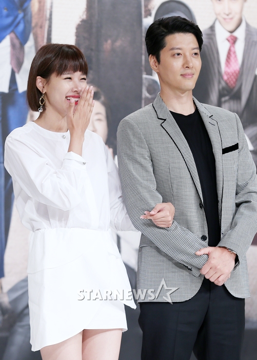 조윤희(왼쪽)와 이동건 / 사진=스타뉴스