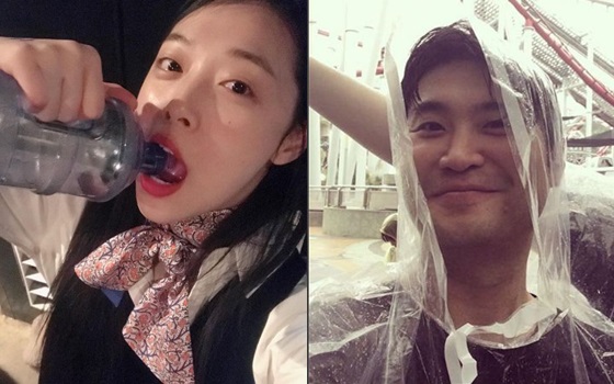 지난 4일 설리와 최자가 각각 자신의 SNS에 남긴 사진. 설리는 미니 생수병을 입에 물고 있고, 최자는 놀이공원에서 우비를 입고 밝게 웃고 있다. 