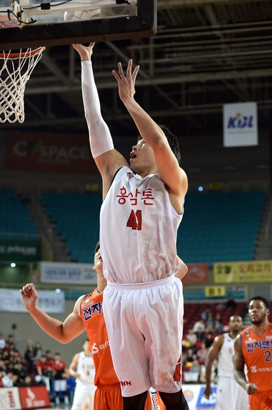 오세근. /사진=KBL<br /><br />
<br /><br />
