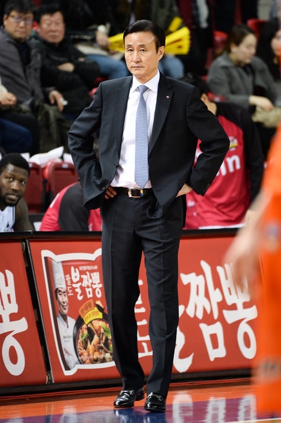 창원 LG 김진 감독. /사진=KBL<br /><br />
<br /><br />
