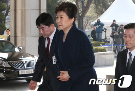 21일 아침 검찰에 도착한 박근혜 전 대통령. /사진=뉴스1