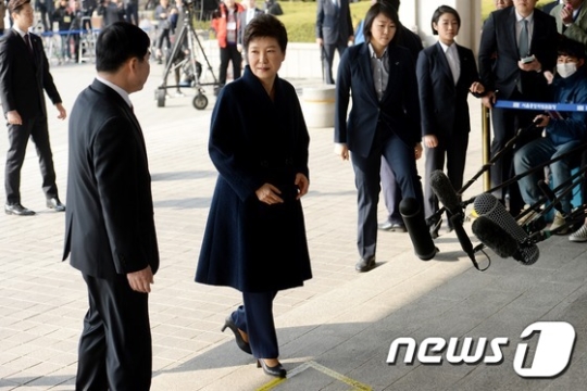 검찰 조사를 받고 있는 박근혜 전 대통령. /사진=뉴스1