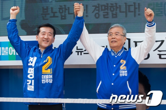 최명길 의원(좌)이 김종인 전 대표를 따라 더불어민주당을 탈당할 전망이다. /사진=뉴스1