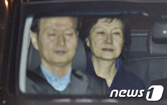 구속된 박근혜 전 대통령. /사진=뉴스1<br /><br />
<br /><br />
