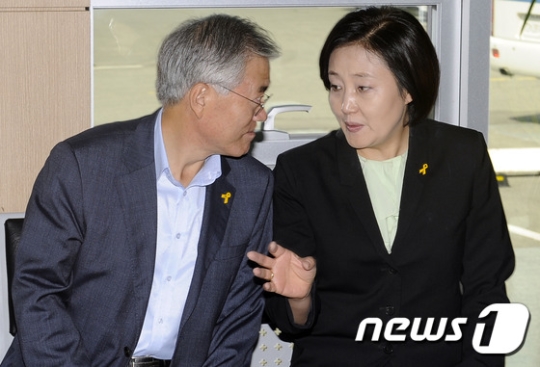 문재인 더불아민주당 대선후보와 박영선(오른쪽). /사진=뉴스1