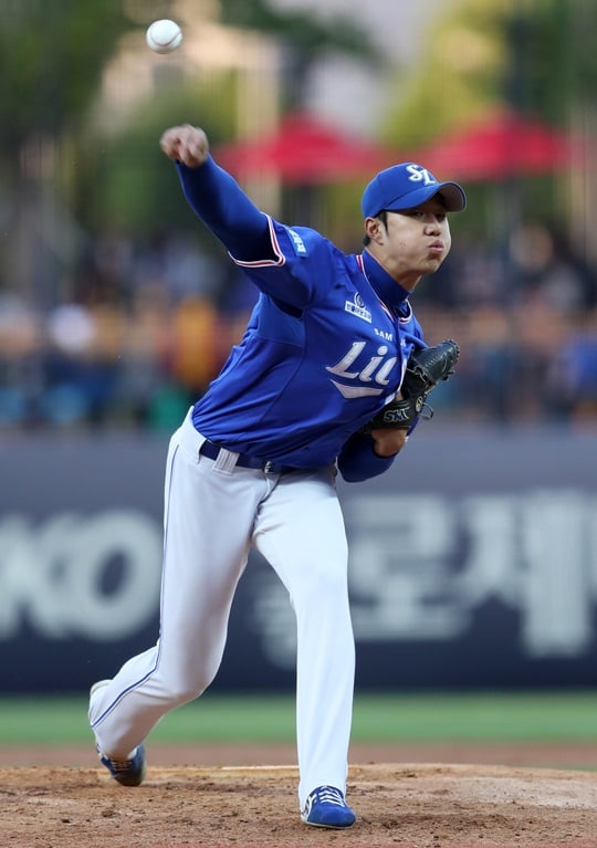 27일 KIA전에 선발로 나서 크게 부진한 모습을 보인 최충연. /사진=삼성 라이온즈 제공<br /><br />
<br /><br />
