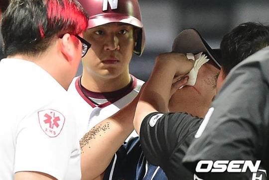 넥센 김민성.<br /><br />
<br /><br />
