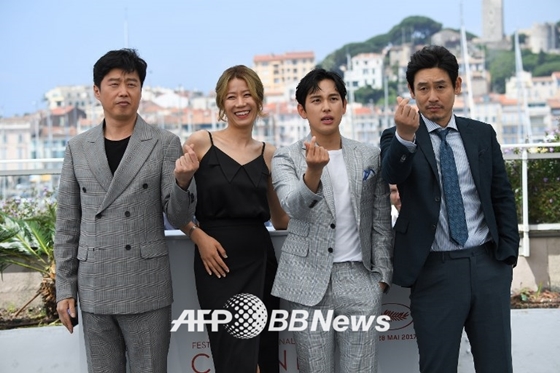 배우 김희원, 전혜진, 임시완, 설경구(사진 맨 왼쪽부터 오른쪽으로)/AFPBBNews=뉴스1