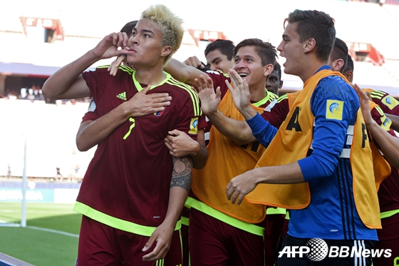 페냐란다의 득점 이후 기뻐하고 있는 베네수엘라 선수들. /AFPBBNews=뉴스1