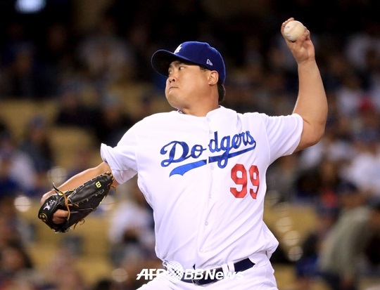 워싱턴 내셔널스전에 선발 등판한 류현진. /AFPBBNews=뉴스1<br /><br />
<br /><br />
